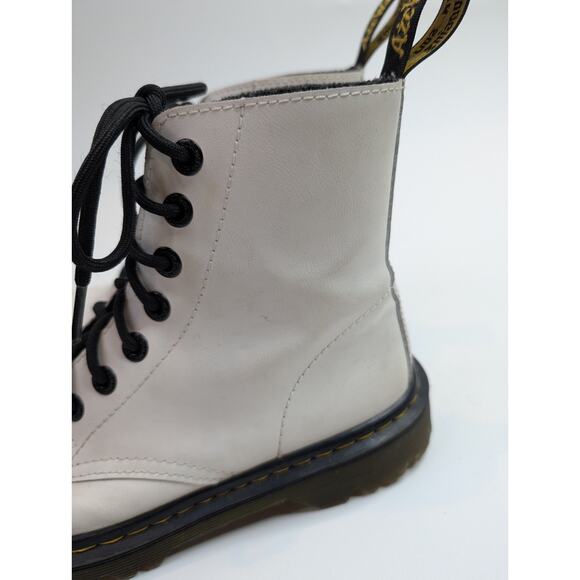 Dr Martens Womens Size 7 US Luana White Leather Combat Boots - Picture 3 of 9